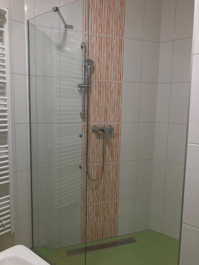 Hostal Capsule Zizkov Tower Praga